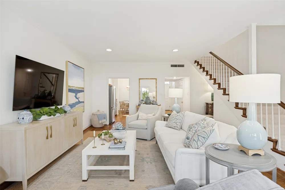 7526 W Northwest Highway #5 Dallas, TX 75225