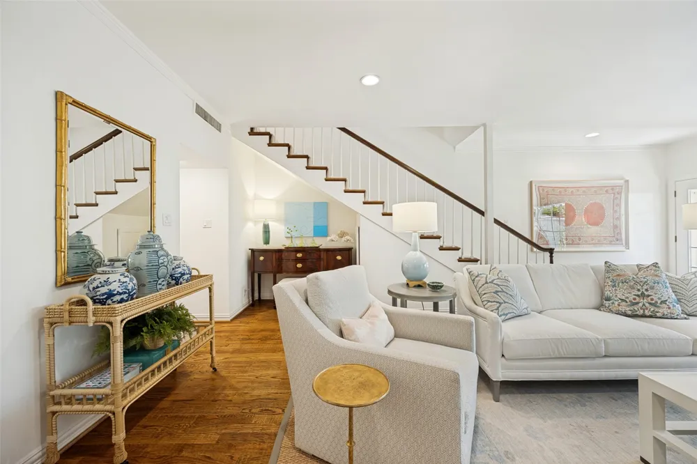 7526 W Northwest Highway #5 Dallas, TX 75225