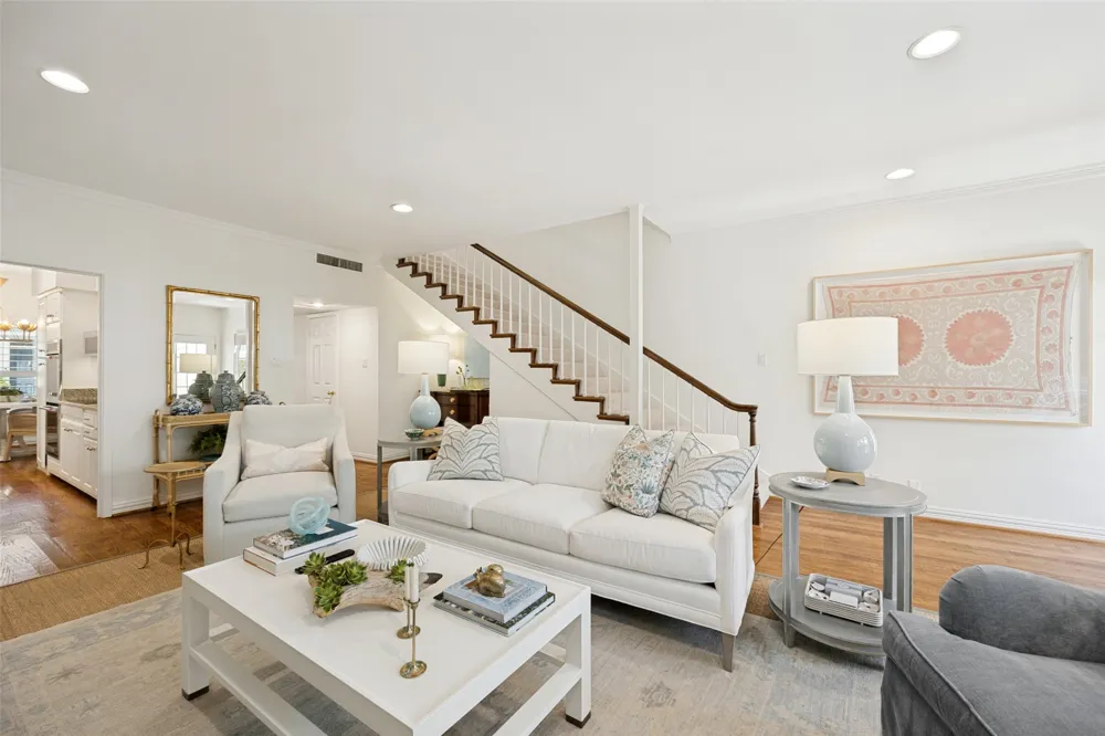 7526 W Northwest Highway #5 Dallas, TX 75225