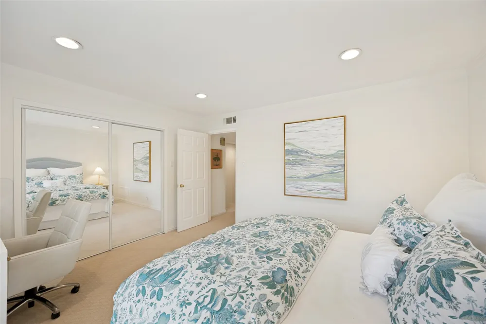 7526 W Northwest Highway #5 Dallas, TX 75225