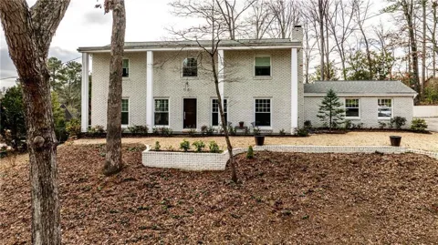 800 Glenairy Drive