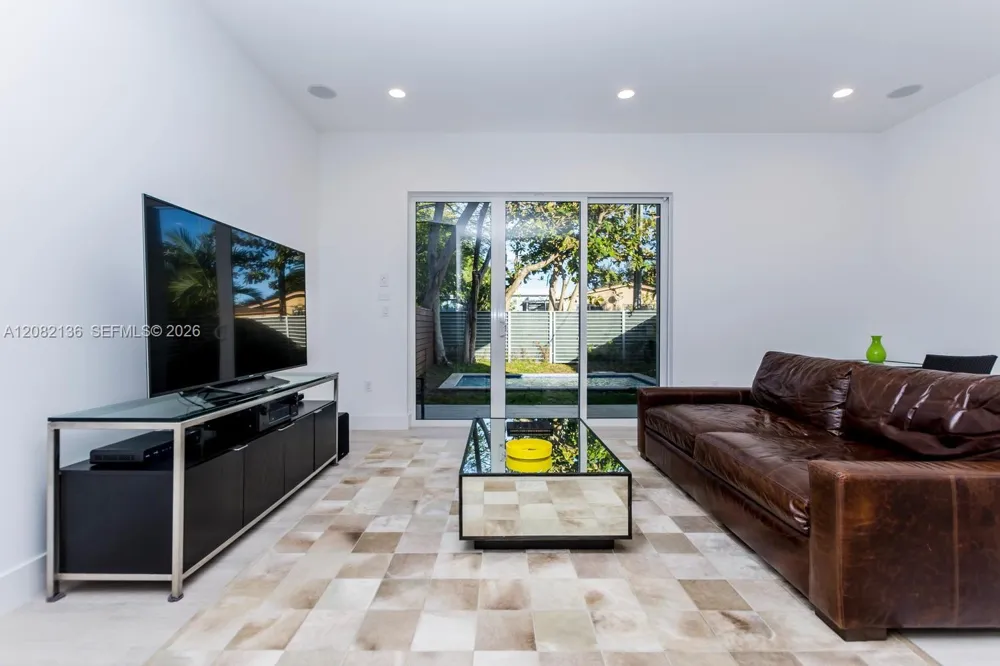 2875 SW 33rd Ct #2875 Miami, FL 33133