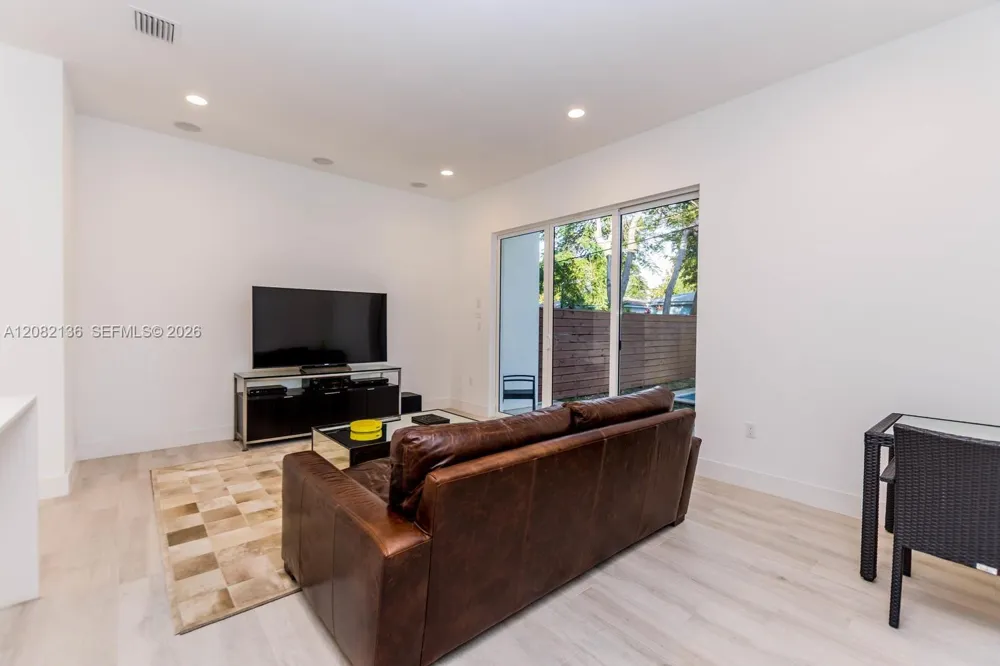 2875 SW 33rd Ct #2875 Miami, FL 33133