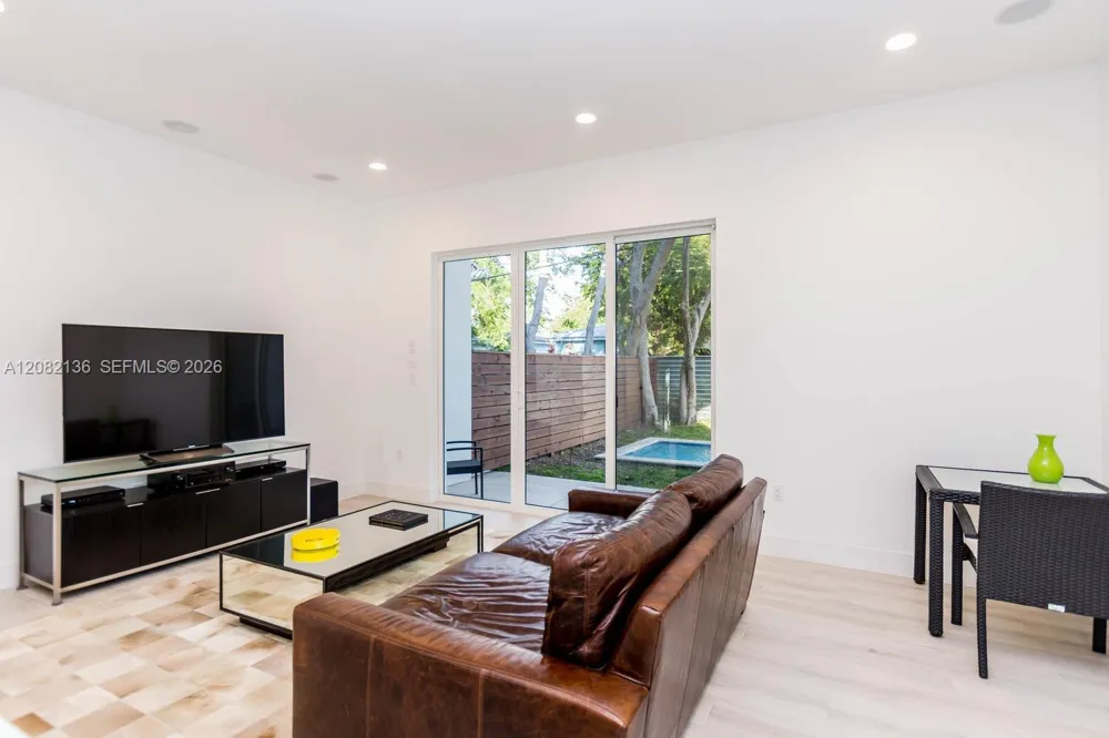 2875 SW 33rd Ct #2875 Miami, FL 33133