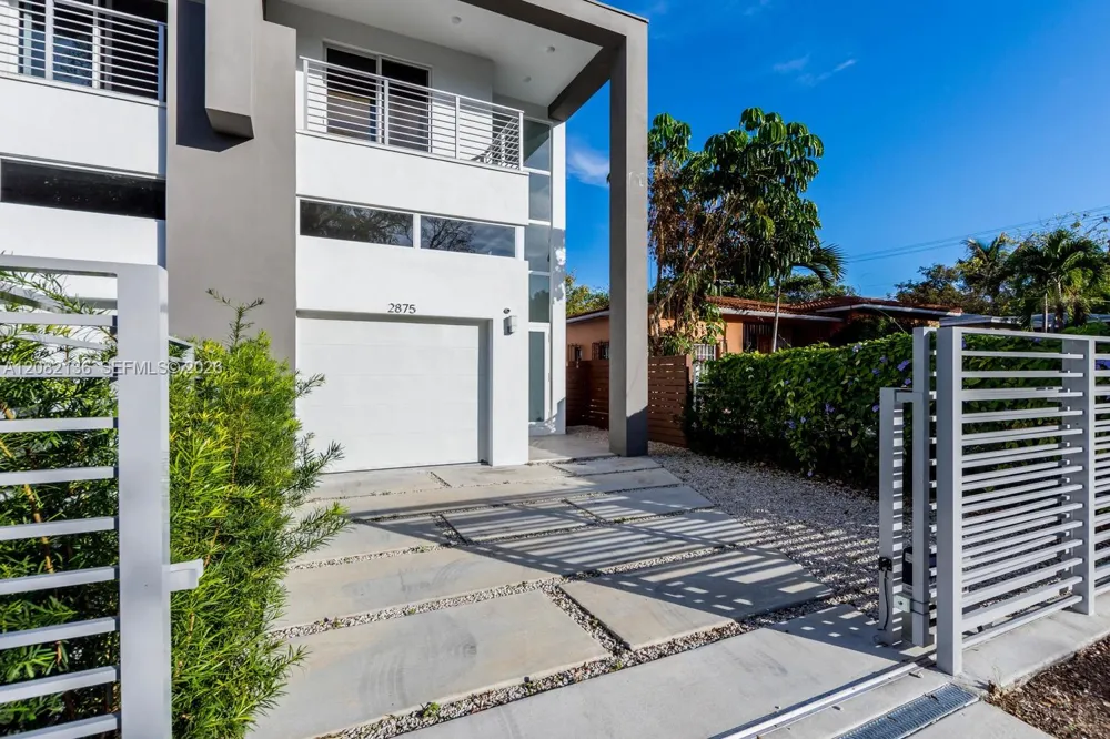 2875 SW 33rd Ct #2875 Miami, FL 33133