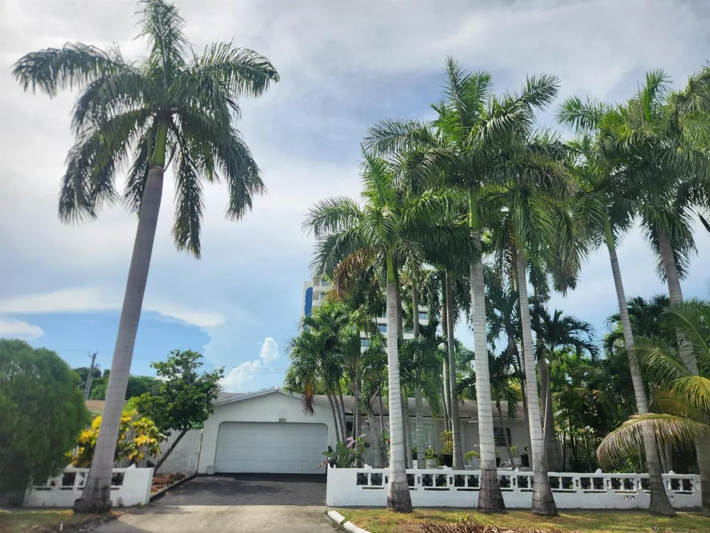 225 S SEQUOIA DRIVE West Palm Beach, FL 33409