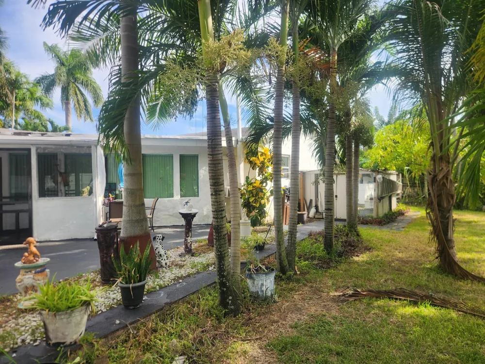 225 S SEQUOIA DRIVE West Palm Beach, FL 33409