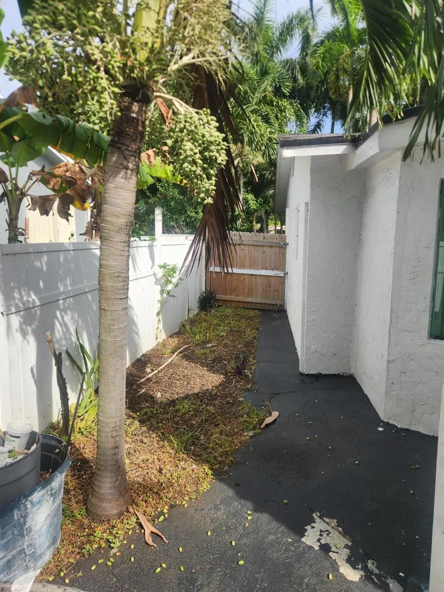 225 S SEQUOIA DRIVE West Palm Beach, FL 33409