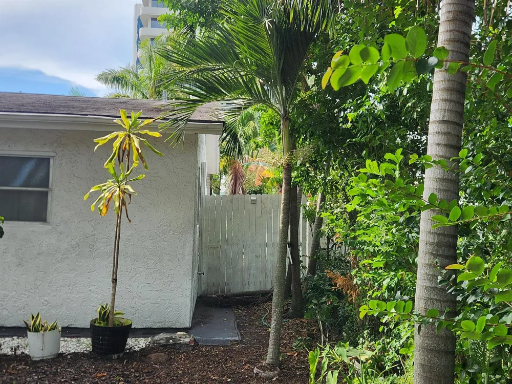 225 S SEQUOIA DRIVE West Palm Beach, FL 33409