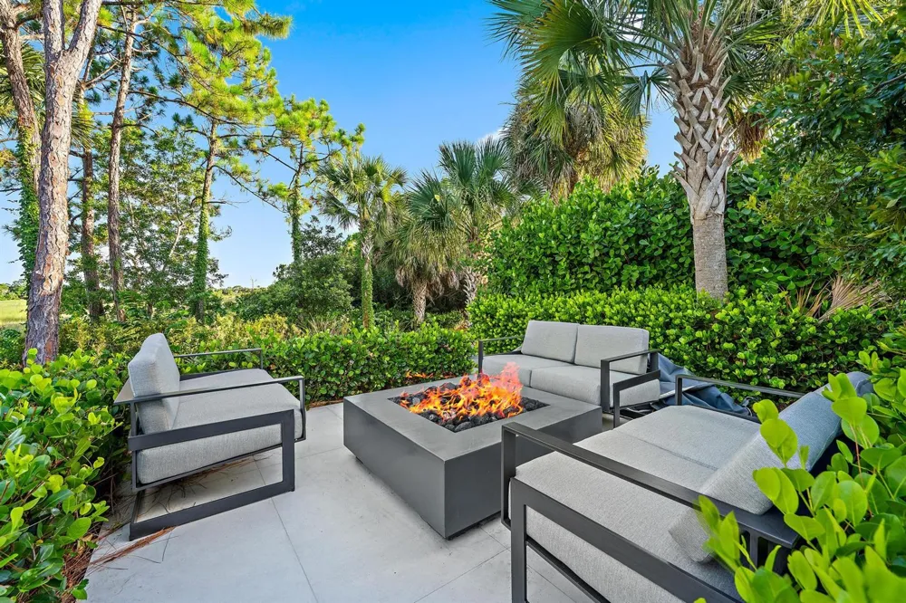 13421 Sabal Chase Palm Beach Gardens, FL 33418