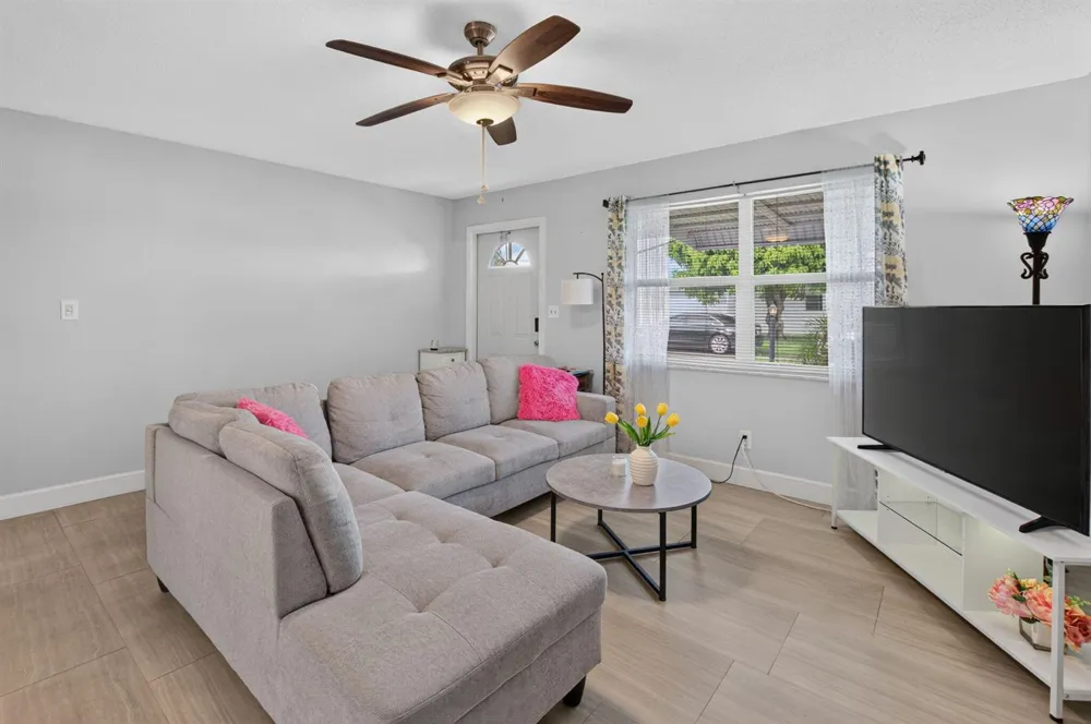 400 SW 8TH PLACE Boynton Beach, FL 33426