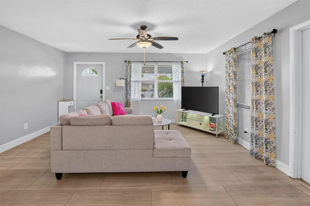 400 SW 8TH PLACE Boynton Beach, FL 33426