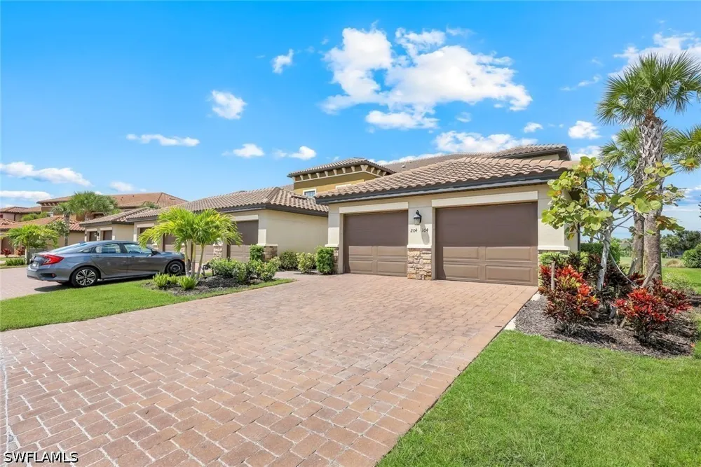 Pocida Court #104 Naples, FL 34119