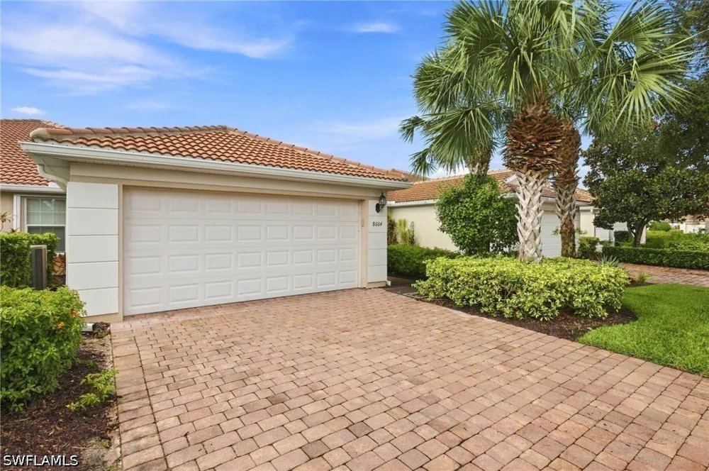 Genova Court Naples, FL 34114
