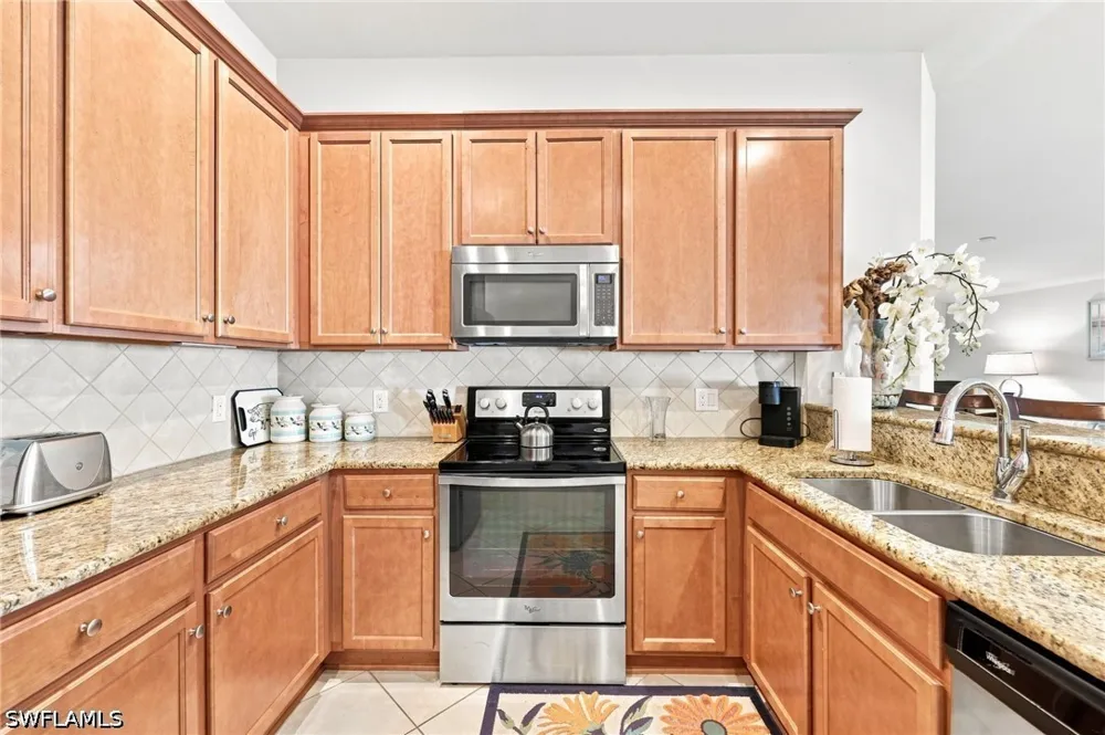 Genova Court Naples, FL 34114