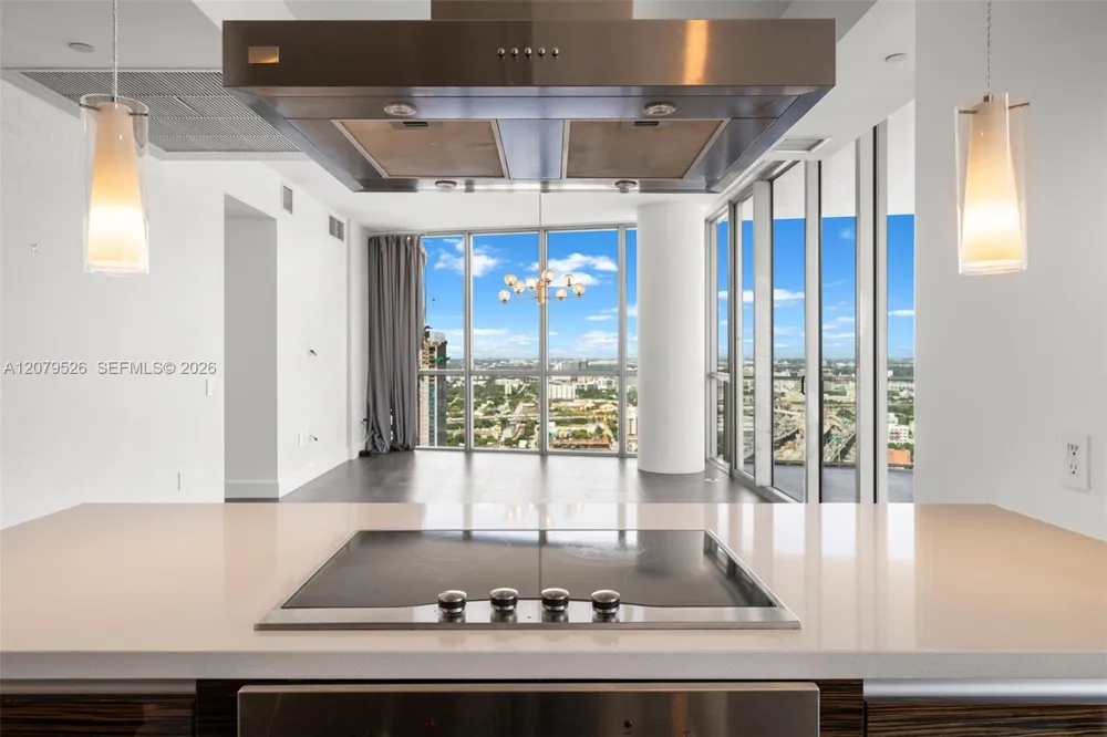1100 Biscayne Blvd #3805 Miami, FL 33132