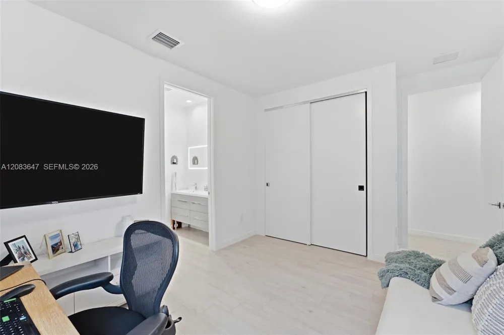 3082 Indiana St Miami, FL 33133