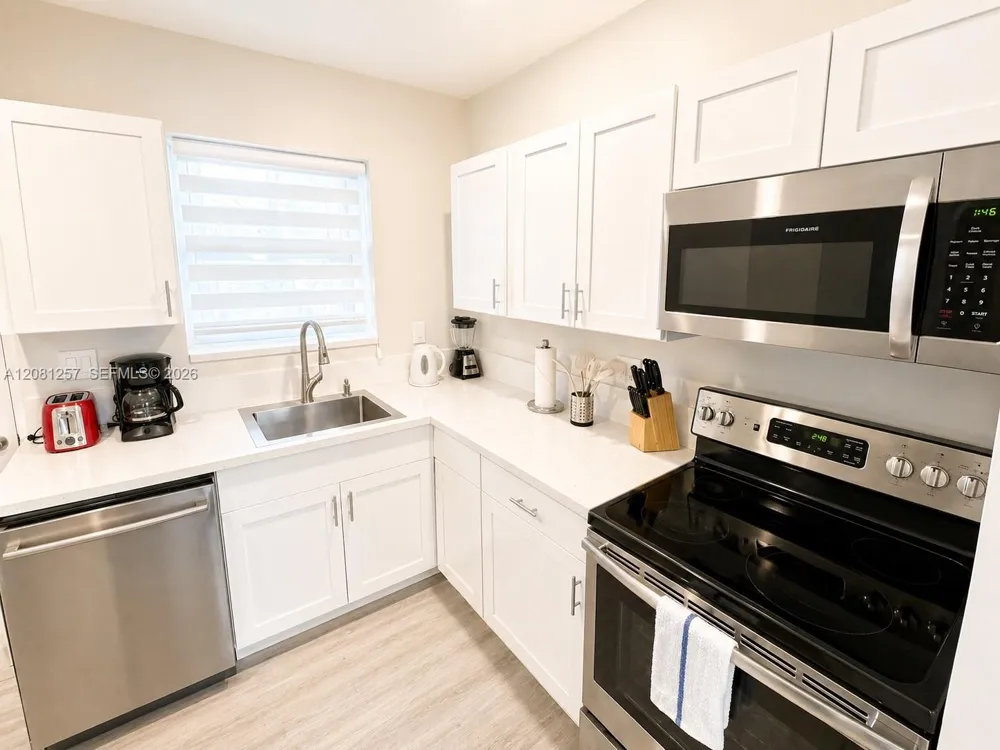 10000 E Bay Harbor Dr #14 Bay Harbor Islands, FL 33154