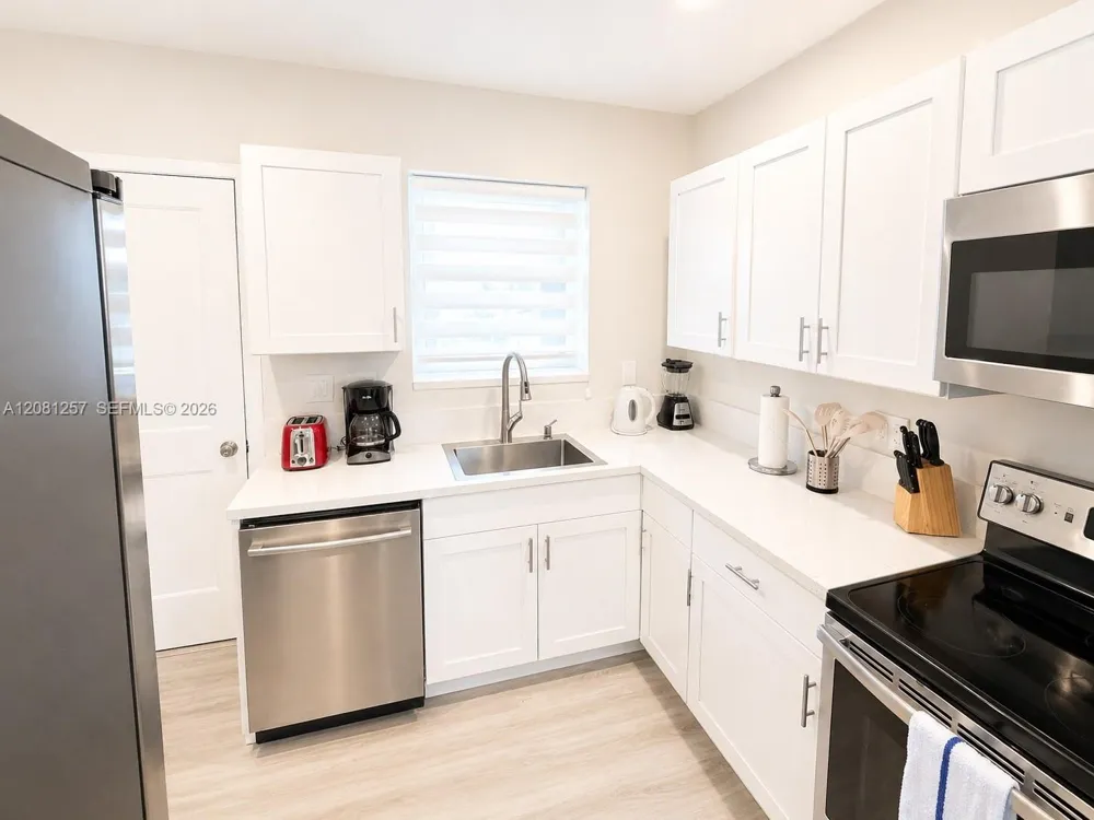 10000 E Bay Harbor Dr #14 Bay Harbor Islands, FL 33154