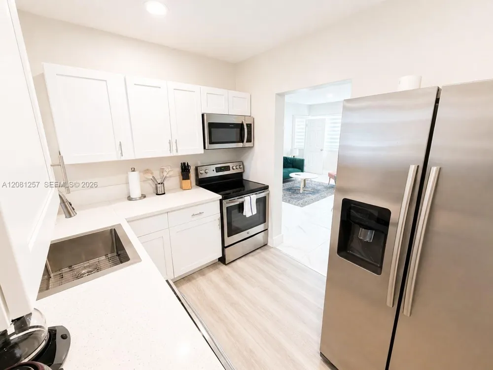 10000 E Bay Harbor Dr #14 Bay Harbor Islands, FL 33154