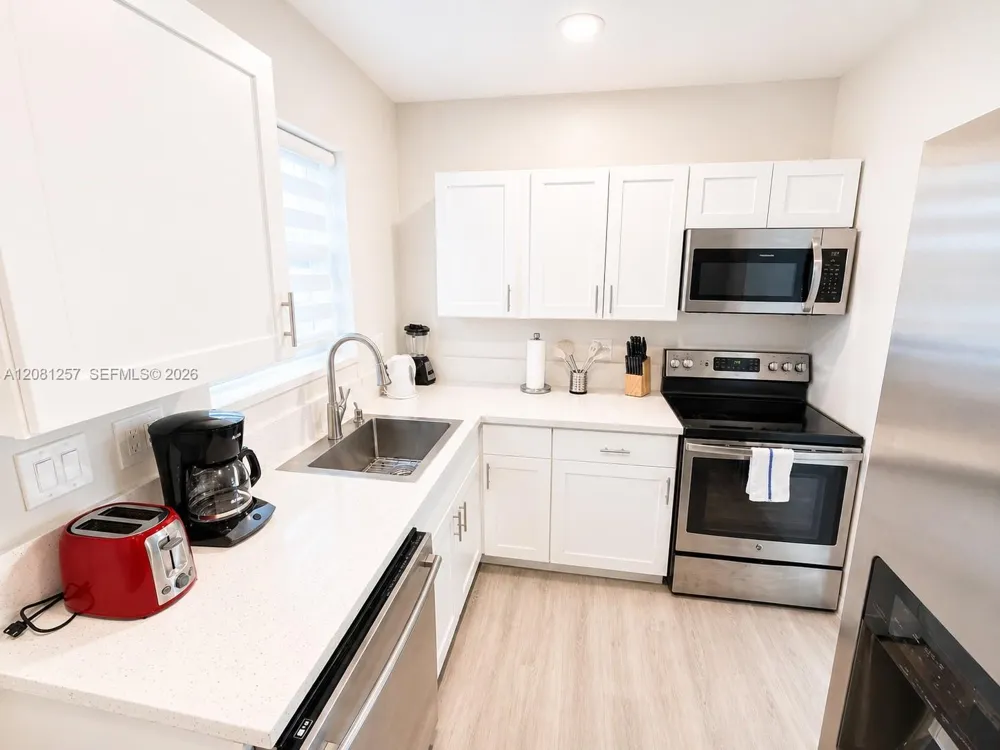 10000 E Bay Harbor Dr #14 Bay Harbor Islands, FL 33154