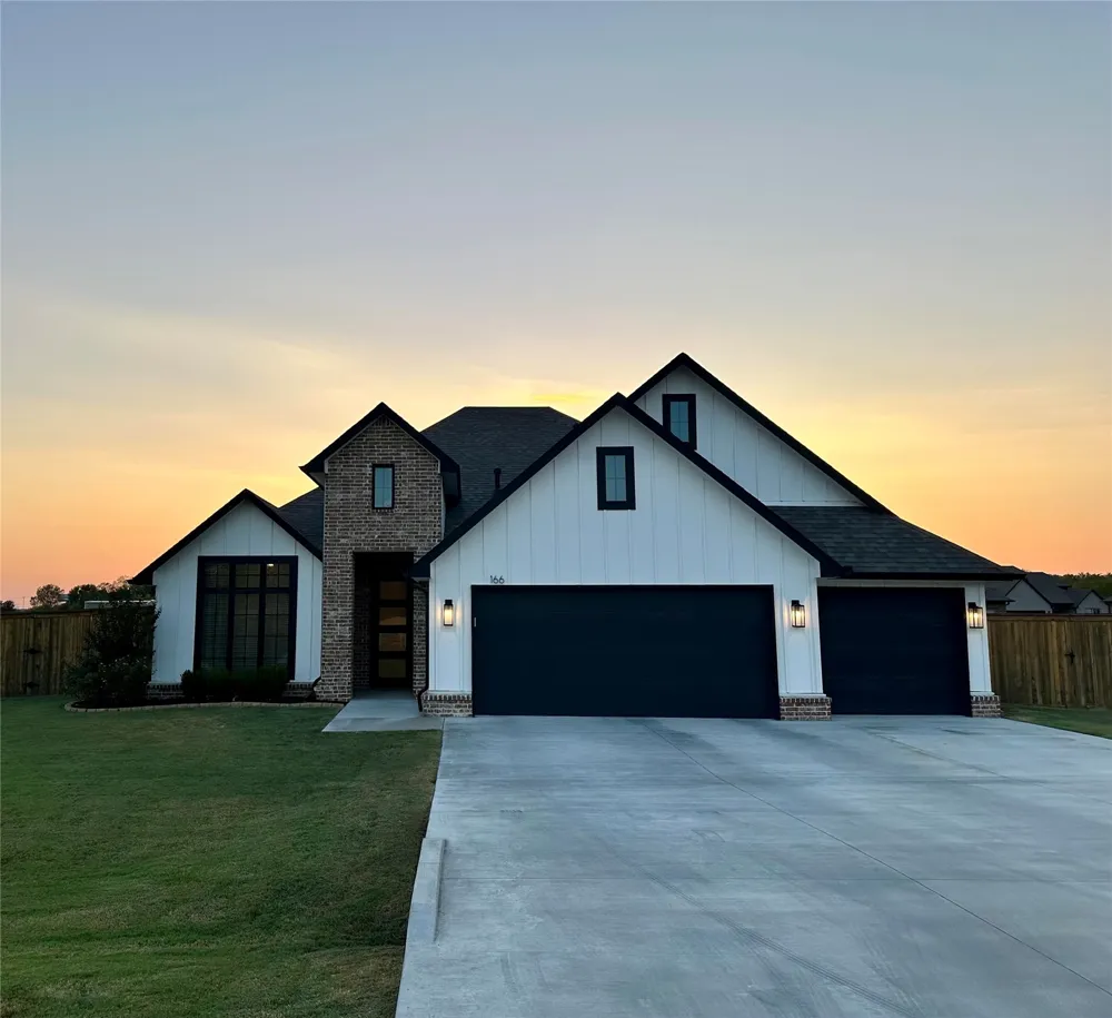 166 Phillips Street Skiatook, OK 74070
