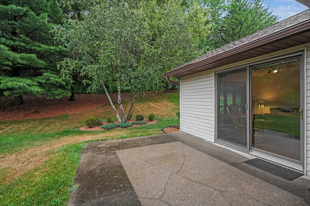 1698 Cobblestone Court Red Wing, MN 55066