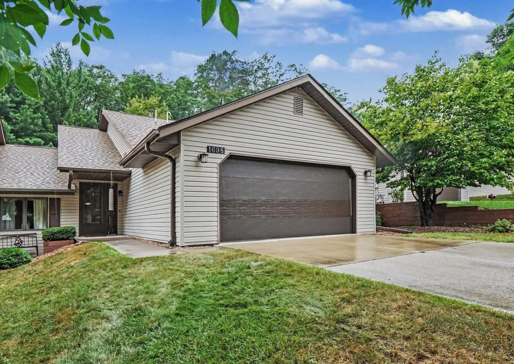 1698 Cobblestone Court Red Wing, MN 55066