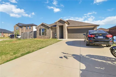 611 W Cattleman Court
