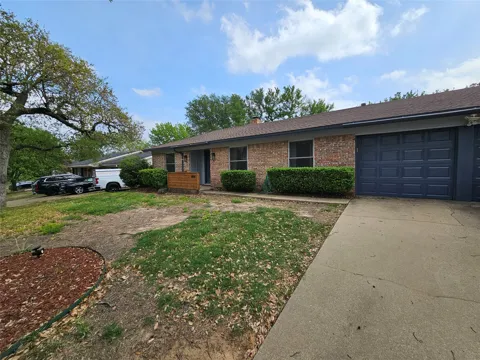 1109 W Redbud Drive