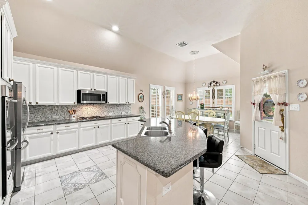 12418 Emerald Lane Dayton, TX 77535
