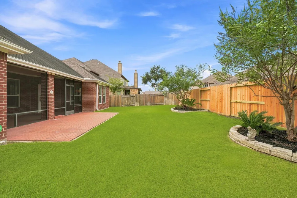 12418 Emerald Lane Dayton, TX 77535