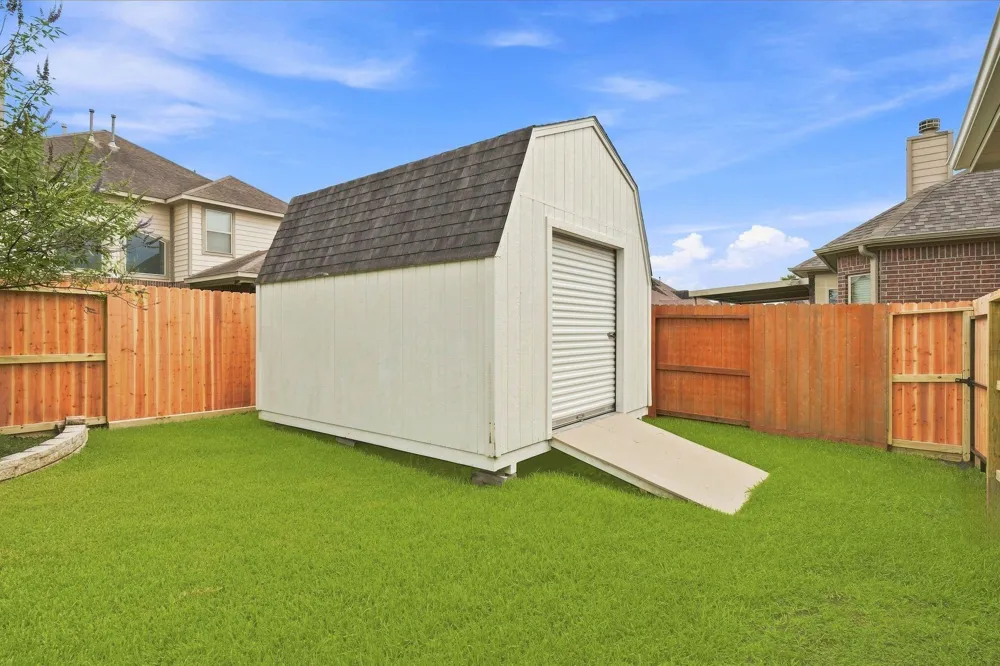 12418 Emerald Lane Dayton, TX 77535