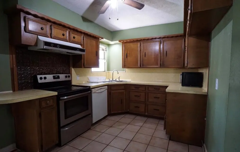206 Carnation Street Lake Jackson, TX 77566