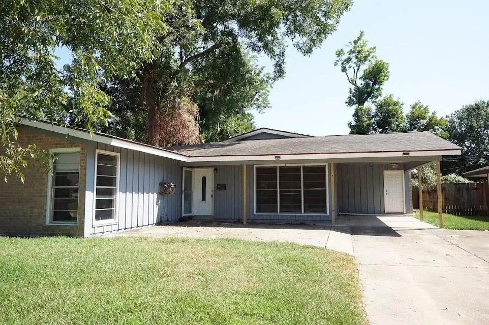 206 Carnation Street Lake Jackson, TX 77566
