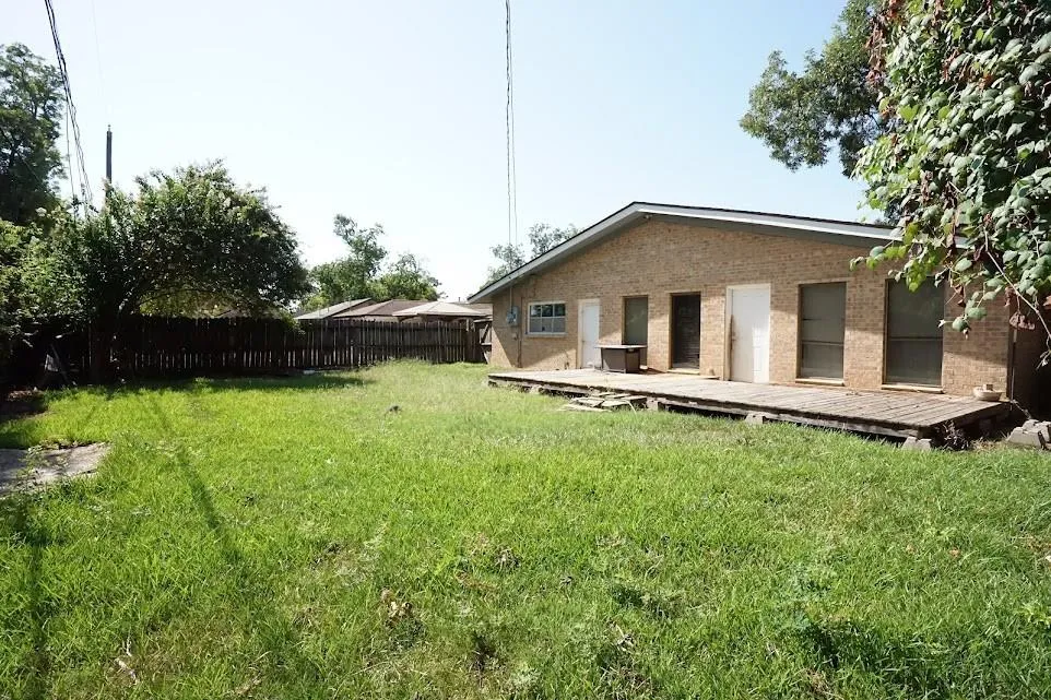 206 Carnation Street Lake Jackson, TX 77566