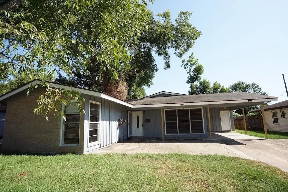 206 Carnation Street Lake Jackson, TX 77566