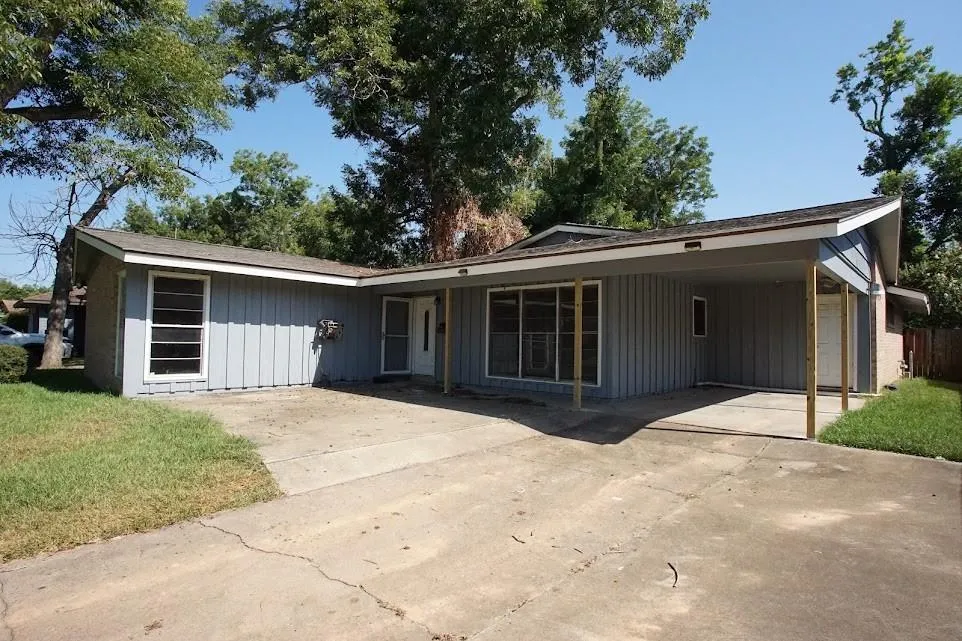206 Carnation Street Lake Jackson, TX 77566
