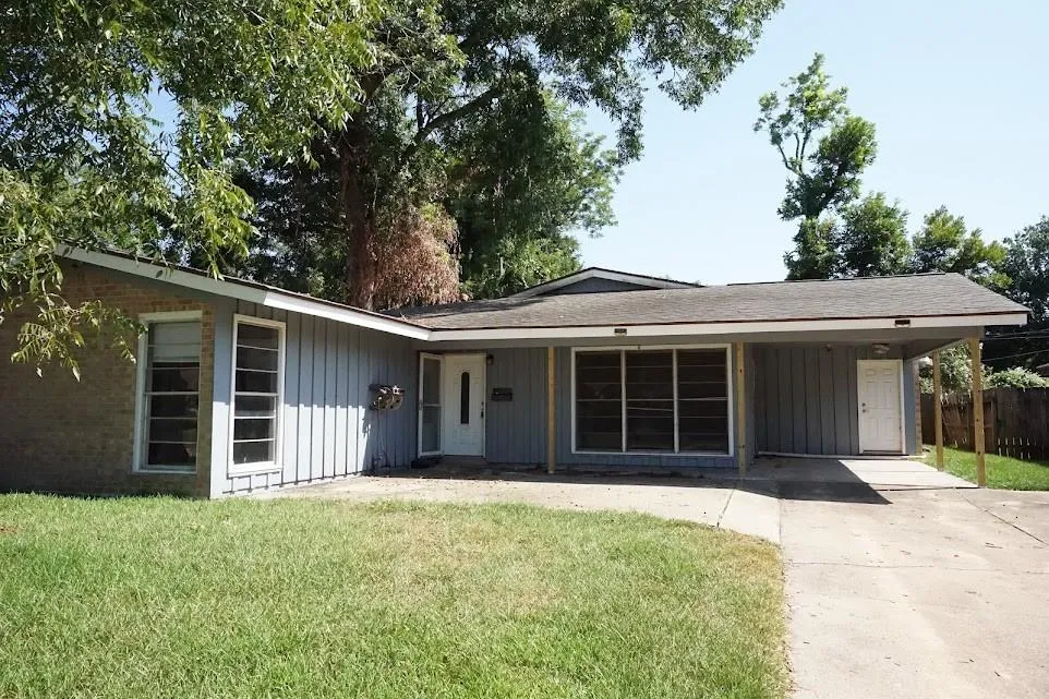 206 Carnation Street Lake Jackson, TX 77566
