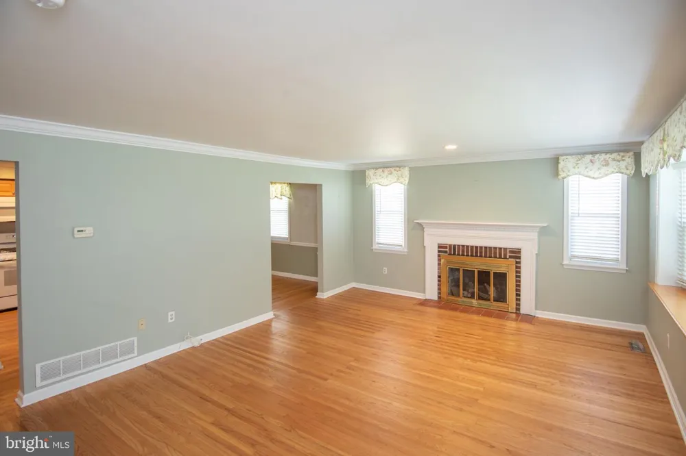 102 DREXEL AVENUE Havertown, PA 19083