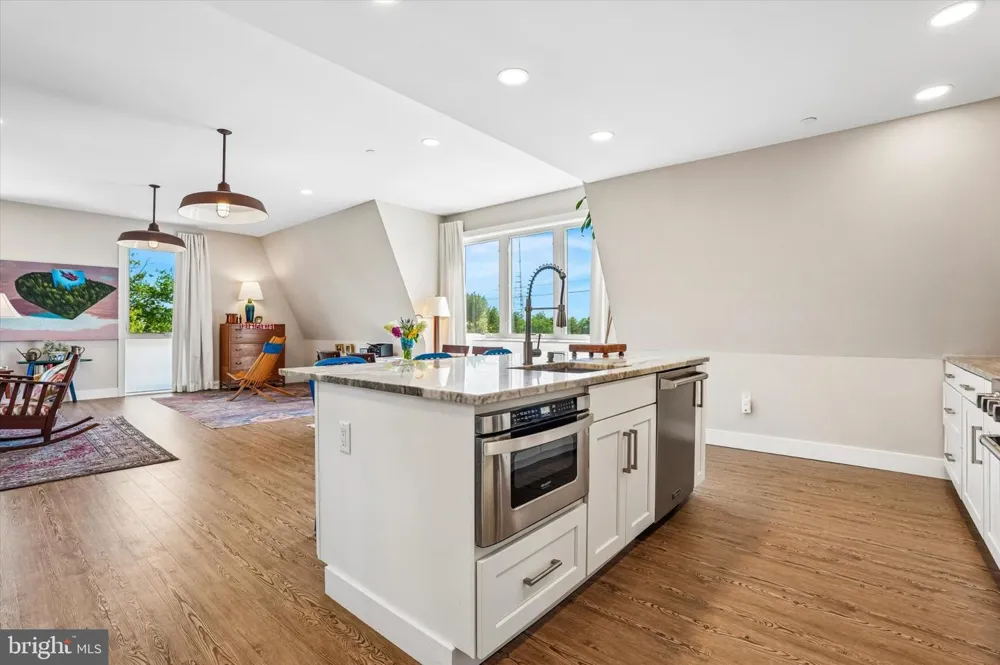 909 E WILLOW GROVE AVENUE #305 Glenside, PA 19038