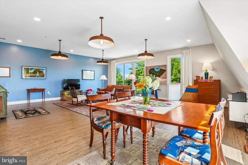 909 E WILLOW GROVE AVENUE #305 Glenside, PA 19038