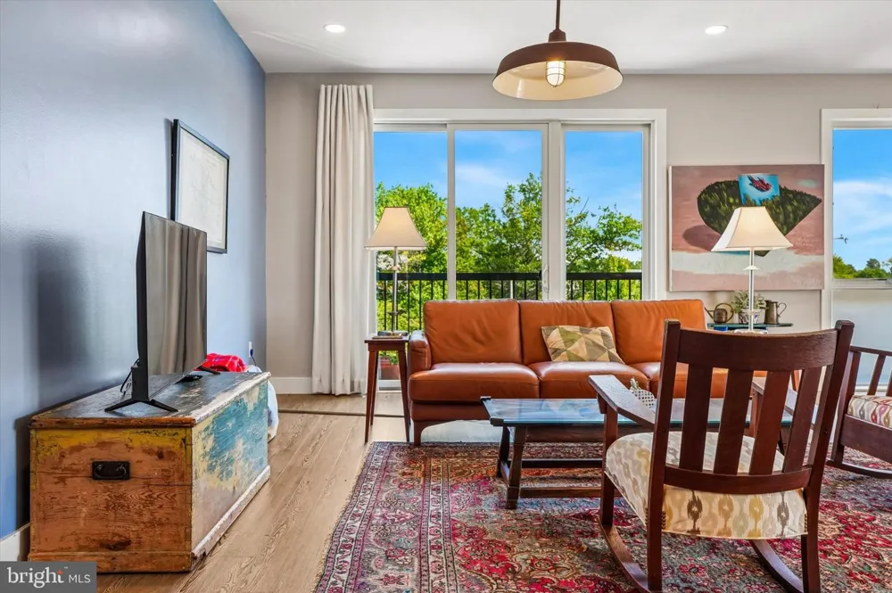 909 E WILLOW GROVE AVENUE #305 Glenside, PA 19038