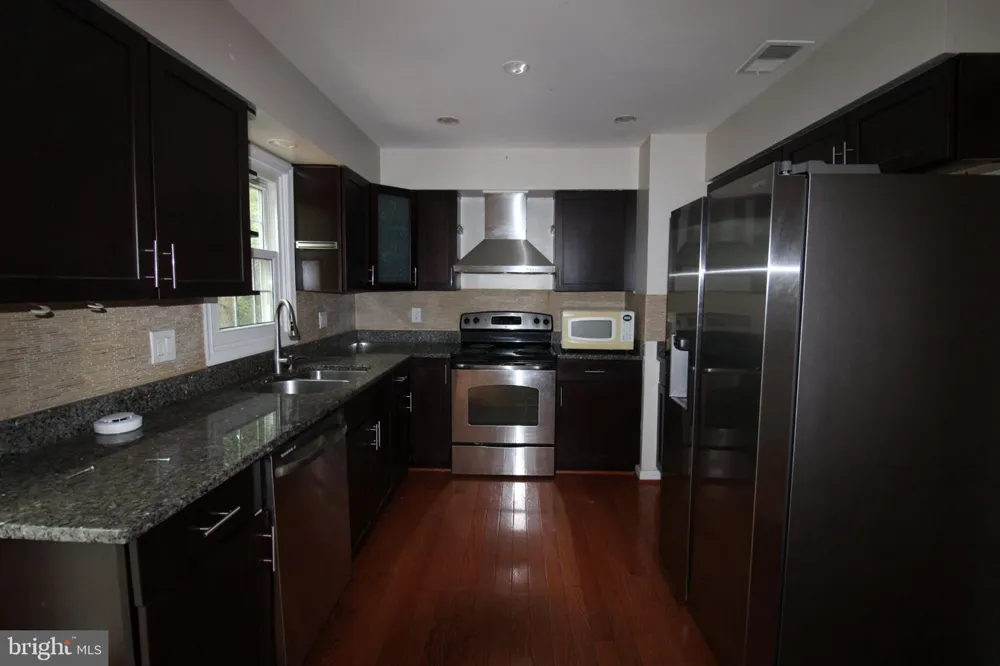 5706 HERITAGE CROSSING COURT Centreville, VA 20120