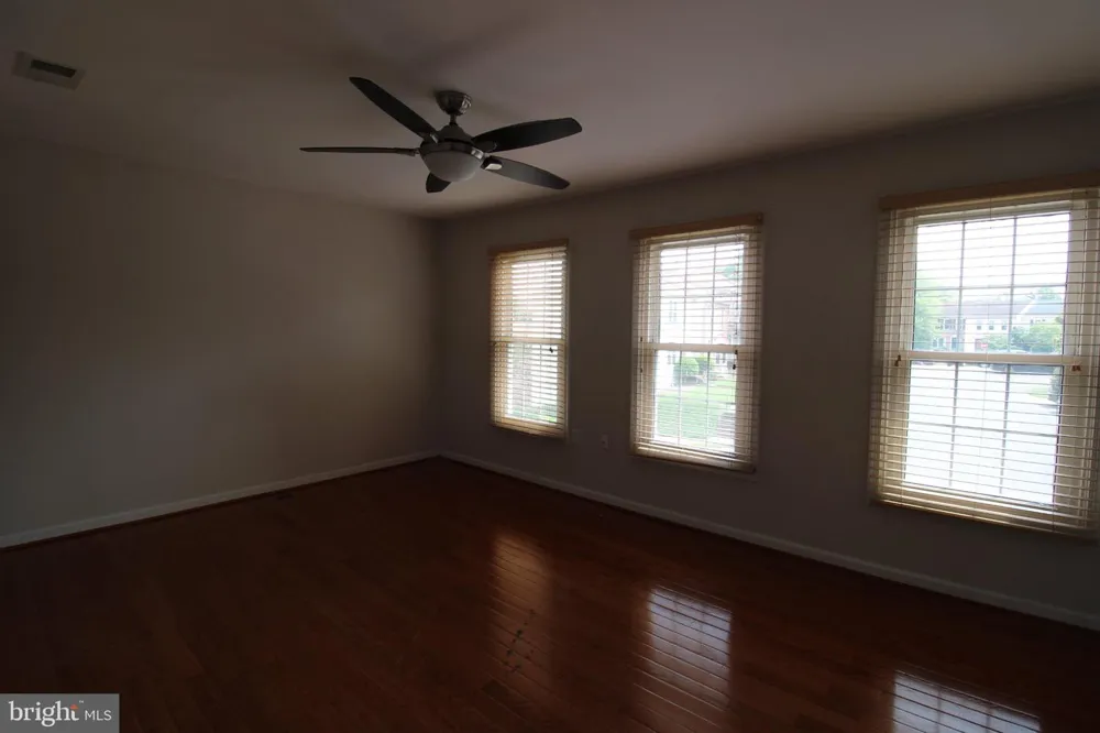 5706 HERITAGE CROSSING COURT Centreville, VA 20120