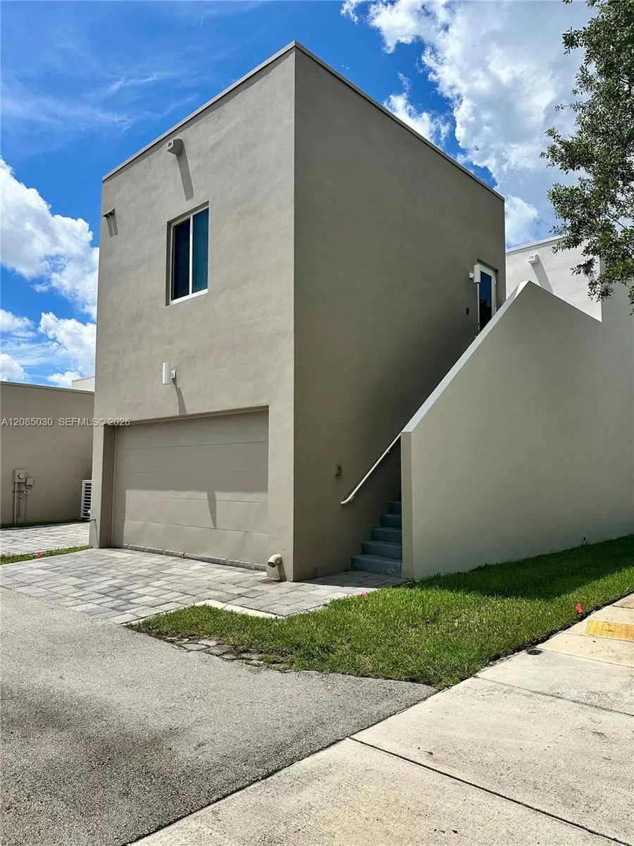 6681 NW 104 AVE #EFFIC Doral, FL 33178