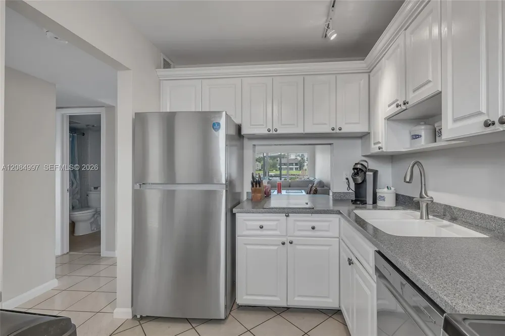 20 Yacht Club Dr #103 North Palm Beach, FL 33408