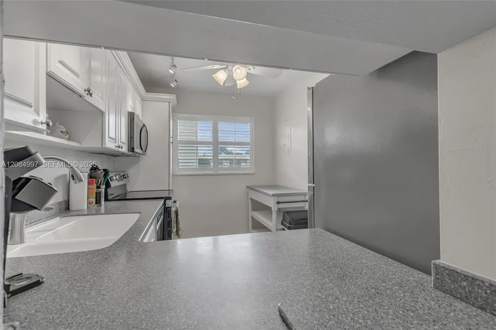 20 Yacht Club Dr #103 North Palm Beach, FL 33408