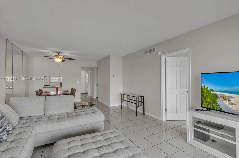 20 Yacht Club Dr #103 North Palm Beach, FL 33408