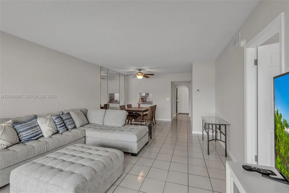 20 Yacht Club Dr #103 North Palm Beach, FL 33408